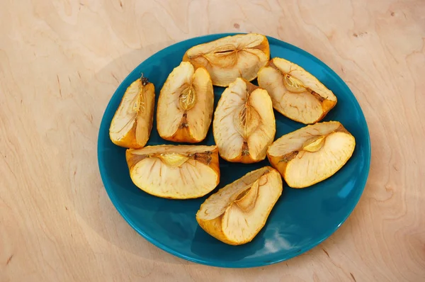 Dried pieces of apple — Stock Photo, Image