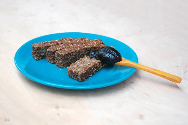 Honey and nut bars with sunflower seeds — Stock Photo, Image