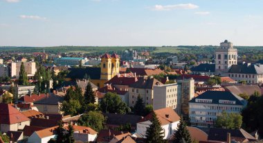 arasında kentsel sahne alanı inşa edilmiş.