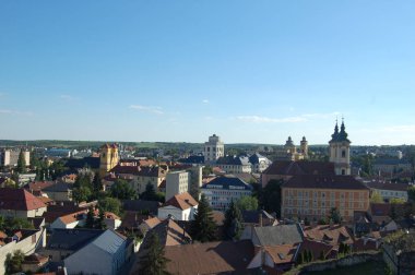 arasında kentsel sahne alanı inşa edilmiş.