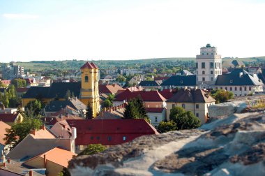 arasında kentsel sahne alanı inşa edilmiş.