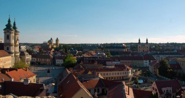 arasında kentsel sahne alanı inşa edilmiş.