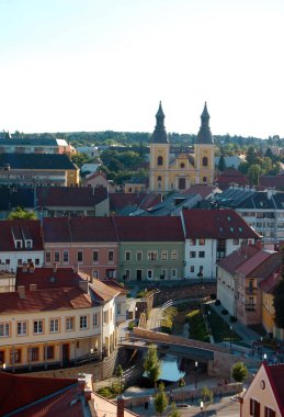 arasında kentsel sahne alanı inşa edilmiş.