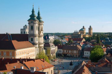 arasında kentsel sahne alanı inşa edilmiş.