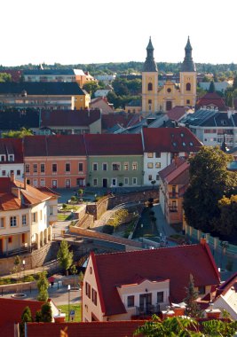 arasında kentsel sahne alanı inşa edilmiş.