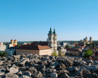 arasında kentsel sahne alanı inşa edilmiş.