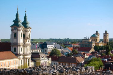 arasında kentsel sahne alanı inşa edilmiş.
