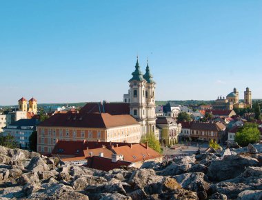 arasında kentsel sahne alanı inşa edilmiş.