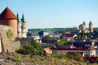 arasında kentsel sahne alanı inşa edilmiş.