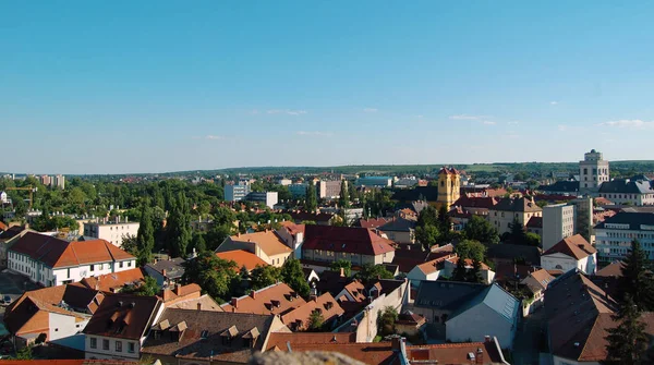 arasında kentsel sahne alanı inşa edilmiş.
