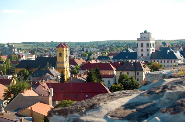 arasında kentsel sahne alanı inşa edilmiş.