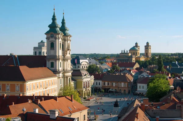 arasında kentsel sahne alanı inşa edilmiş.
