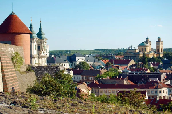 arasında kentsel sahne alanı inşa edilmiş.