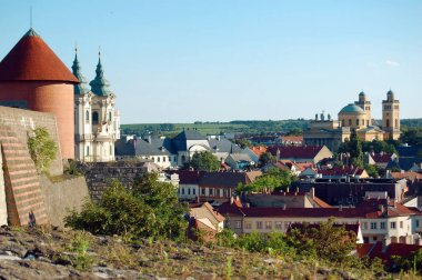 arasında kentsel sahne alanı inşa edilmiş.