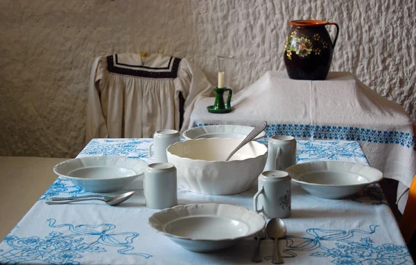 Detail van de tafel van oude traditionele keuken — Stockfoto