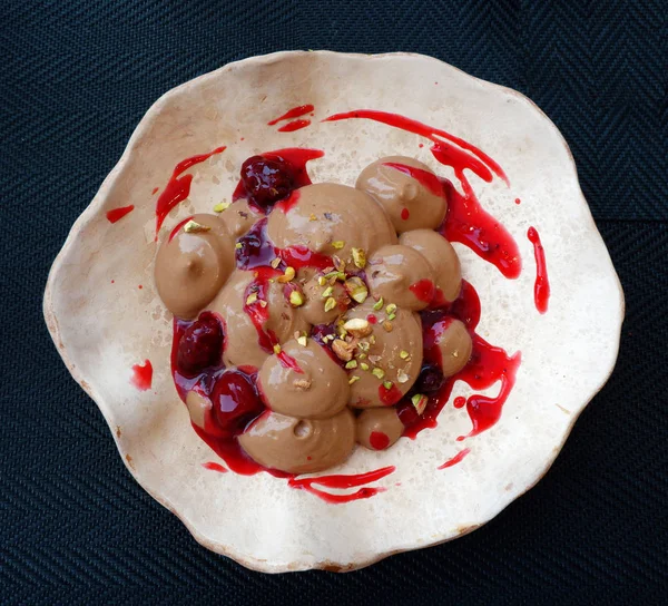 Délicieuse Mousse Chocolat Aux Fruits Rouges — Photo