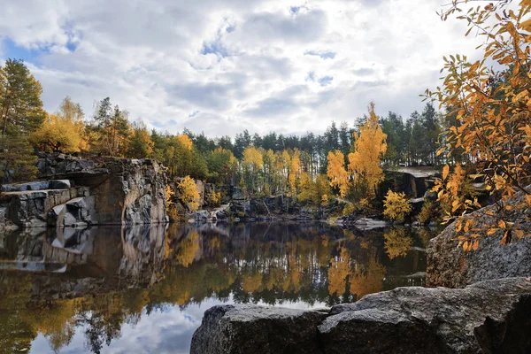 Beautiful quarry lake — Stock Photo, Image
