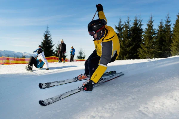 Lyžař, sjezdové lyžování — Stock fotografie