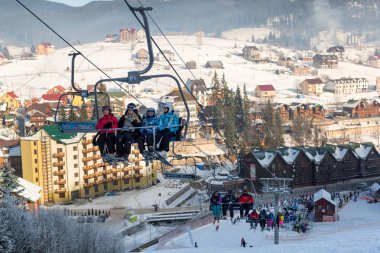 Kayakçı chairlift üzerine
