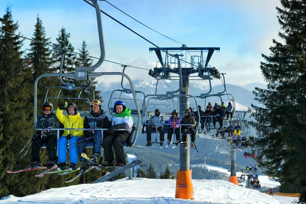 Telesiyej Kayak Merkezi üzerinde mutlu insanlar — Stok fotoğraf