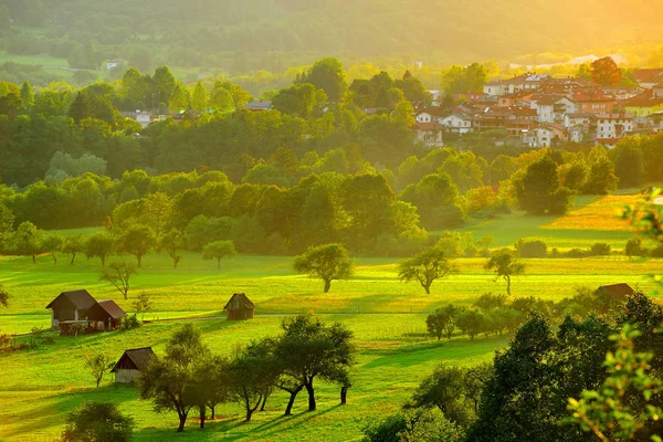 Vacker solnedgång i landsbygdens Slovenien — Stockfoto