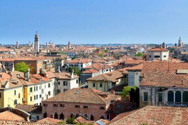 Yukarıdaki Venedik formu görüntüleyin