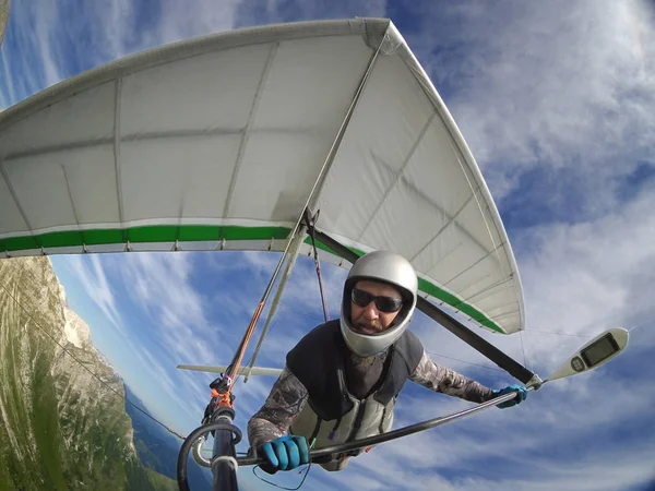 Hangen-zweefvliegtuig piloot geschoten met actiecamera — Stockfoto