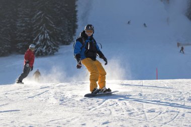 Snowboard Kayak yamacı yürüyerek