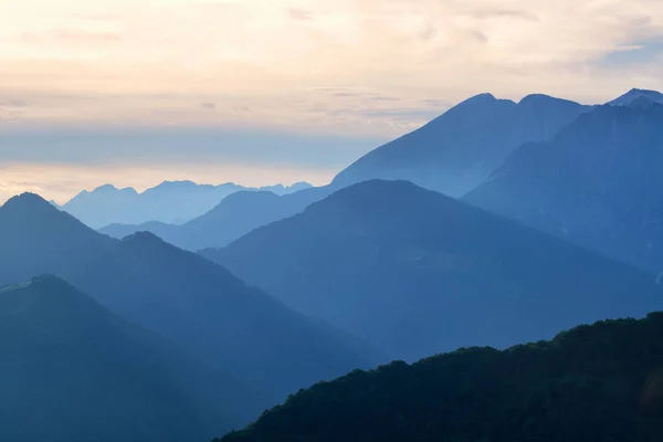 Schöne Berge am Abend — Stockfoto