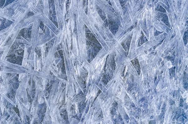 Textura de gelo com cristais de gelo azul . — Fotografia de Stock