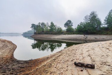 Küresel ısınma nedeniyle düşük su seviyesi.