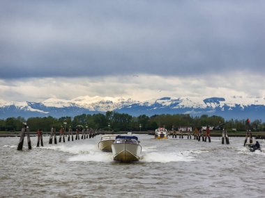 Venedik körfezinde motorlu tekne trafiği