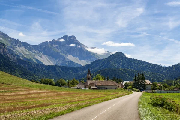Paesaggio Mattutino Con Piccolo Villaggio Autentico Nelle Alpi Francesi Provincia — Foto Stock