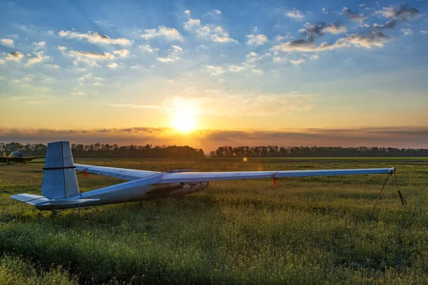 Beautiful Surise Airfield Sailplanes Grassy Field Ready Adventure — Stock Photo, Image