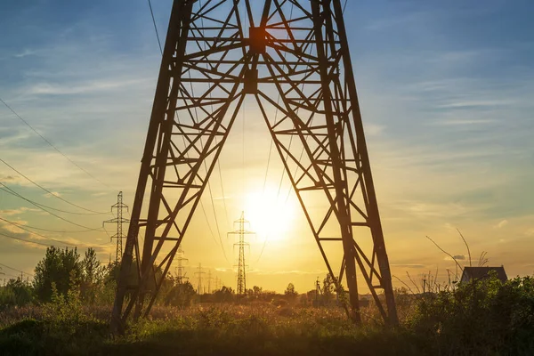 Power Line Support Toren Zonsondergang Zon Industrieel Landschap — Stockfoto