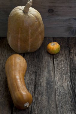  kabaklar ahşap yüzeye