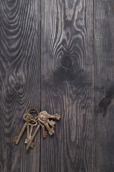 Alte Schlüssel aus Holz — Stockfoto