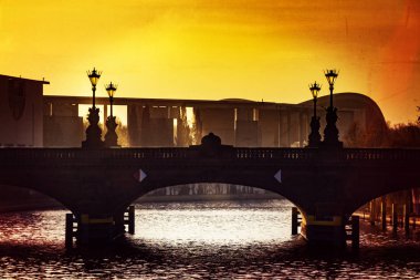 Berlin Tiergarten Moltke Bridge'de