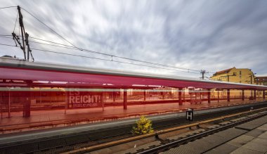 hafif raylı sistem ve tren istasyonu Berlin  