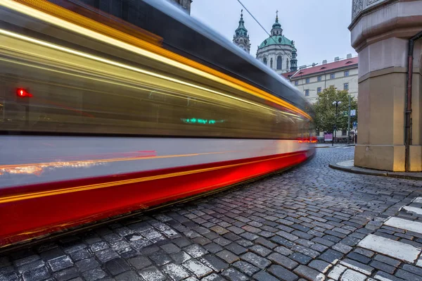 El ritmo de un tranvía en Praga —  Fotos de Stock