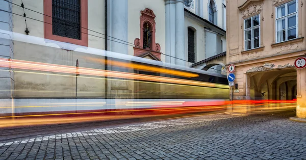 Il ritmo di un tram a Praga — Foto Stock