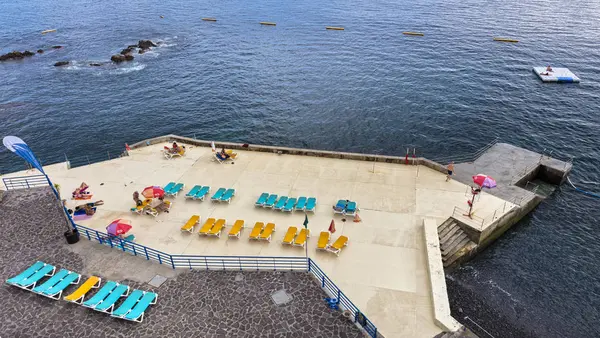 Swimming pool in the Atlantic at the Portuguese island of Madeira — Stock Photo, Image