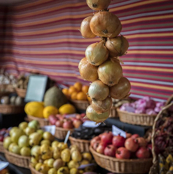 Legumes de cebolas em um brunch — Fotografia de Stock