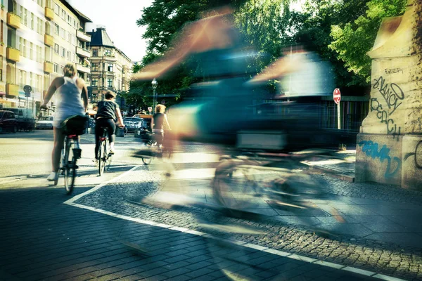 Ciclistas nas estradas de Berlim — Fotografia de Stock