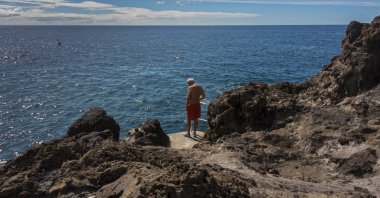 Kıdemli madeira klibi ortasında  