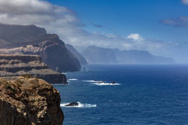 Ponta kayalıklarla Castelo Madeira yapmak  