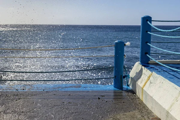 Swimming pool in Santa Cruz on the Portuguese island of Madeira — Stock Photo, Image