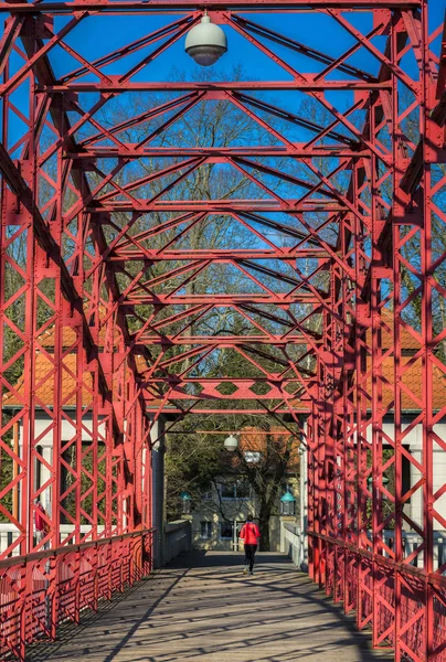 Puente de acero rojo en el norte de Berlín —  Fotos de Stock