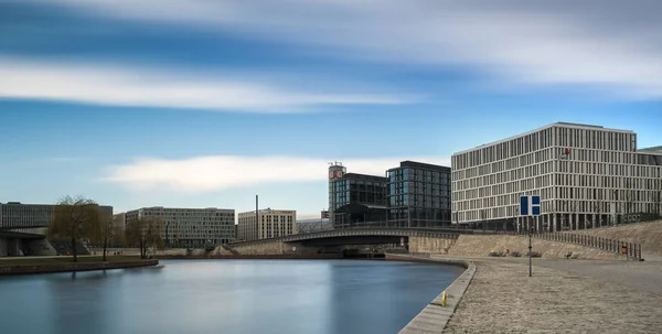 The Bank of the Spree at the chapel of UFER in Berlin — Stock Photo, Image