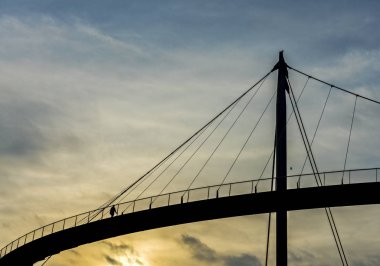 sassnitz Rgen üzerinde port yayalar için bir asma köprü  